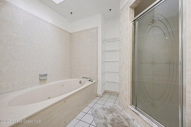 ***Motivated seller says bring offers*** This charming 4 bed / 4 - photo 14