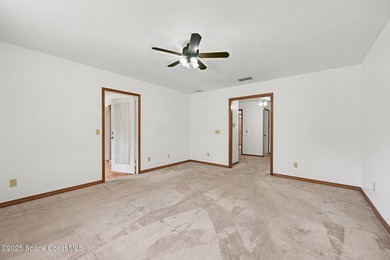 ***Motivated seller says bring offers*** This charming 4 bed / 4 - photo 16