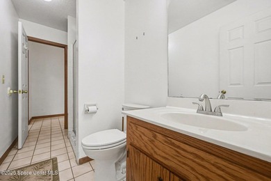 ***Motivated seller says bring offers*** This charming 4 bed / 4 - photo 17