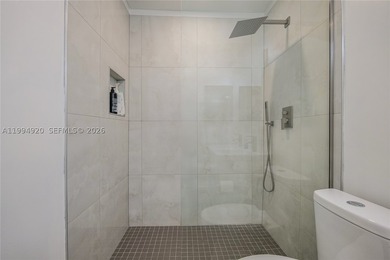 BEAUTIFUL FURNISHED TURNKEY 2/2 CONDOPLETELY REMODELED. NICE - photo 20