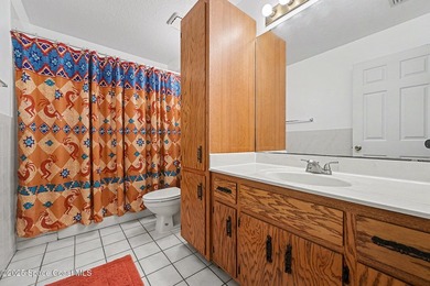 ***Motivated seller says bring offers*** This charming 4 bed / 4 - photo 22