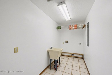 ***Motivated seller says bring offers*** This charming 4 bed / 4 - photo 23
