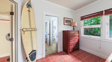 Escape to paradise in this stunning 5-bedroom, 4.5-bathroom - photo 24
