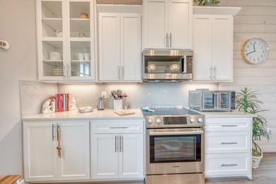 *Price Drop** Welcome to 108 Island Circle, a charming 3-bedroom - photo 26