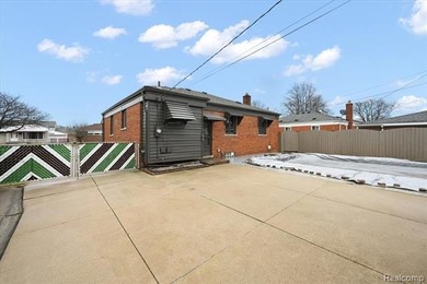 Welcome home to this beautifully updated three-bedroom, two - photo 37