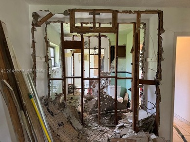 Calling all investors and rehabbers. Great fixer upper property - photo 10