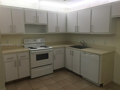 SPACIOUS 3/2 TOWNHOUSE IN GATED COMMUNITY. CONVENIENTLY LOCATED - photo 11