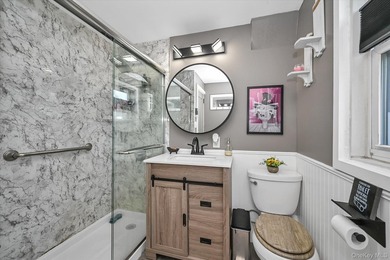 Location ! Location ! North Flushing Colonial on 4400 Sqft - photo 11