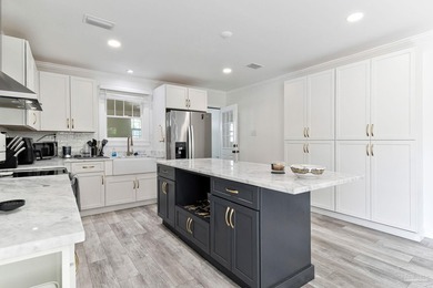 LOCATION!!! Charming updated bungalow just minutes from downtown - photo 12
