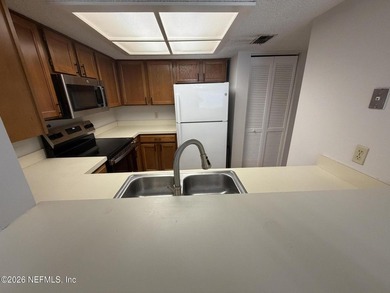 Move right into this affordable one-story townhome that's - photo 14