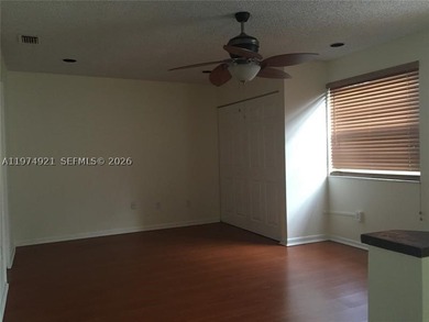 SPACIOUS 3/2 TOWNHOUSE IN GATED COMMUNITY. CONVENIENTLY LOCATED - photo 17