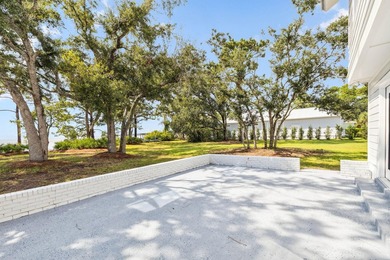 Set on the shores of Choctawhatchee Bay, this beautifully - photo 21