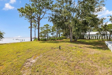 Set on the shores of Choctawhatchee Bay, this beautifully - photo 27