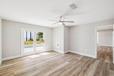Set on the shores of Choctawhatchee Bay, this beautifully - photo 35