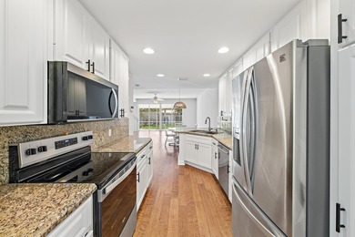 Beautifully maintained 3-bedroom, 2.5-bath townhome. This - photo 3