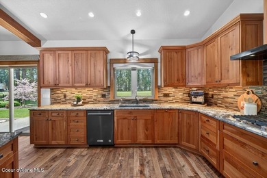 Perfectly positioned along the prestigious Highlands Golf Course - photo 11