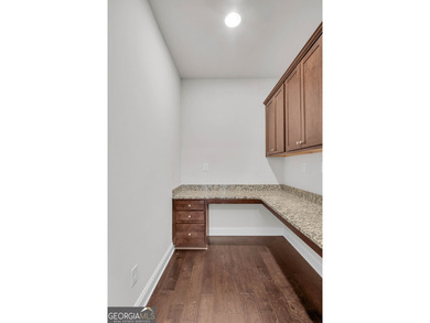 Beautifully maintained and freshly painted two-story home with a - photo 14