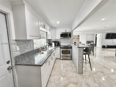 Beautifully updated and move-in ready property in north miami - photo 18