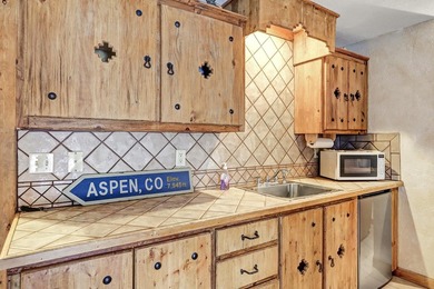 Storybook mountain escape, where cozy cabin charm and modern - photo 21