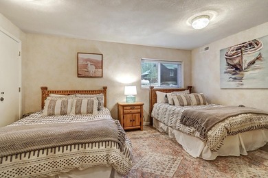 Storybook mountain escape, where cozy cabin charm and modern - photo 22