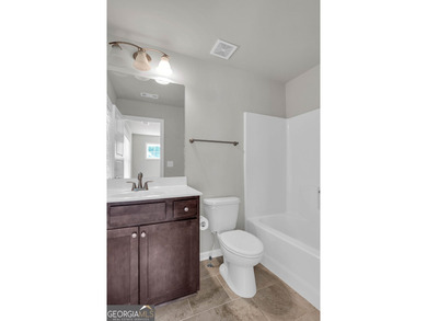 Beautifully maintained and freshly painted two-story home with a - photo 23