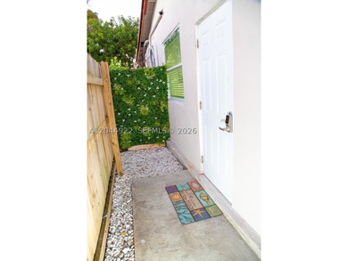 Beautifully updated and move-in ready property in north miami - photo 25