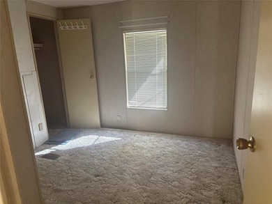 Owner financing available!Welcome to this inviting 784sqft - photo 5