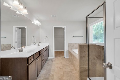Beautifully maintained and freshly painted two-story home with a - photo 30