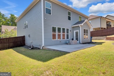 Beautifully maintained and freshly painted two-story home with a - photo 32