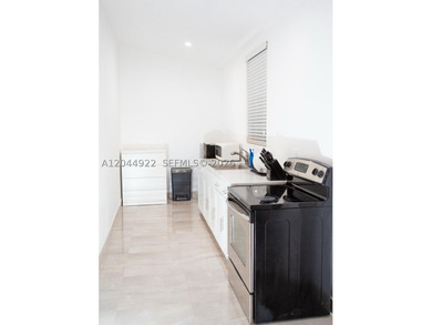 Beautifully updated and move-in ready property in north miami - photo 39