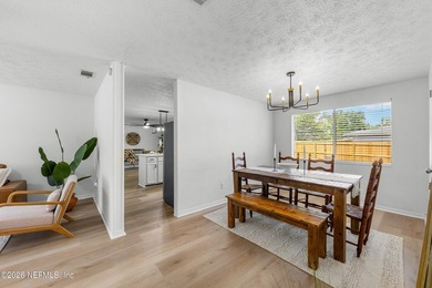 THIS BEAUTIFUL HOME IN A QUIET NEIGHBORHOOD IS READY FOR A NEW - photo 6