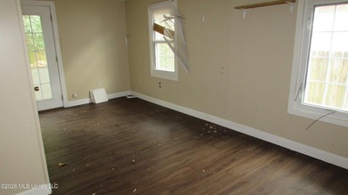 Corner lot near downtown Gulfport. Fenced yard, newer roof, does - photo 9