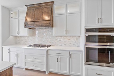 Gorgeous new construction in The Estates at Knoll Creek by Drumm - photo 12