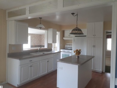 What a rare opportunity! Full of timeless 1940s charm, this - photo 12