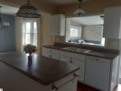 What a rare opportunity! Full of timeless 1940s charm, this - photo 13