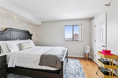 Reduced $35,000 ! Stunning 17th floor unit featuring: 2 bedrooms - photo 14
