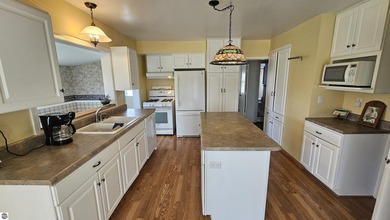What a rare opportunity! Full of timeless 1940s charm, this - photo 14