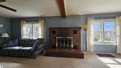 What a rare opportunity! Full of timeless 1940s charm, this - photo 16
