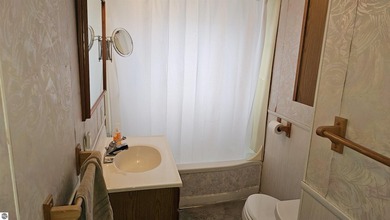 What a rare opportunity! Full of timeless 1940s charm, this - photo 20