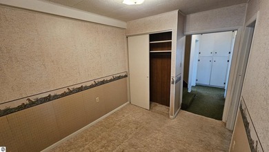 What a rare opportunity! Full of timeless 1940s charm, this - photo 21