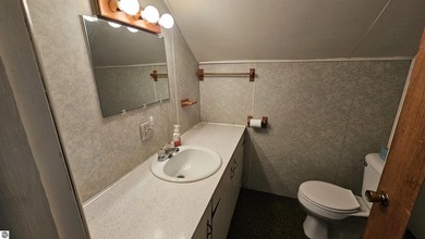 What a rare opportunity! Full of timeless 1940s charm, this - photo 24
