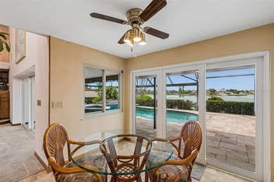 Wake up to panoramic waterfront views and enjoy the lifestyle - photo 25