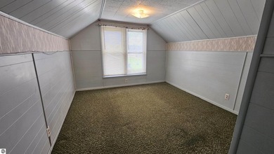 What a rare opportunity! Full of timeless 1940s charm, this - photo 25