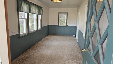 What a rare opportunity! Full of timeless 1940s charm, this - photo 26