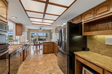 Wake up to panoramic waterfront views and enjoy the lifestyle - photo 30