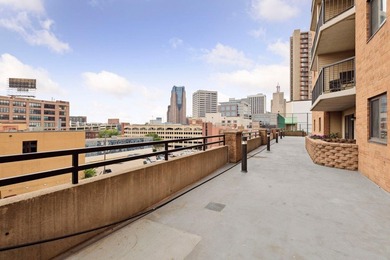 Reduced $35,000 ! Stunning 17th floor unit featuring: 2 bedrooms - photo 31