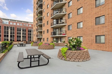 Reduced $35,000 ! Stunning 17th floor unit featuring: 2 bedrooms - photo 32
