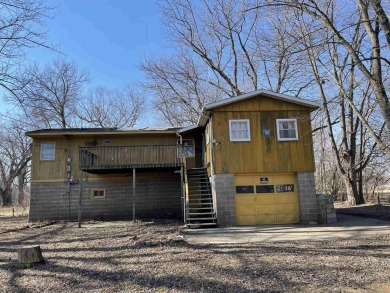 Lake Home For Sale in East Dubuque, Illinois