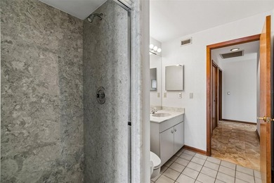 Wake up to panoramic waterfront views and enjoy the lifestyle - photo 44