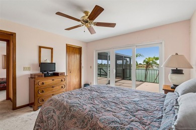 Wake up to panoramic waterfront views and enjoy the lifestyle - photo 50